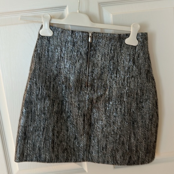 Black and silver metallic mini skirt - Picture 2 of 2